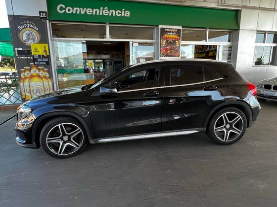 MERCEDES-BENZ GLA 250 2.0 16V TURBO GASOLINA SPORT 4P AUTOMÁTICO MERCEDES-BENZ GLA 250 2.0 16V TURBO GASOLINA SPORT 4P AUTOMÁTICO